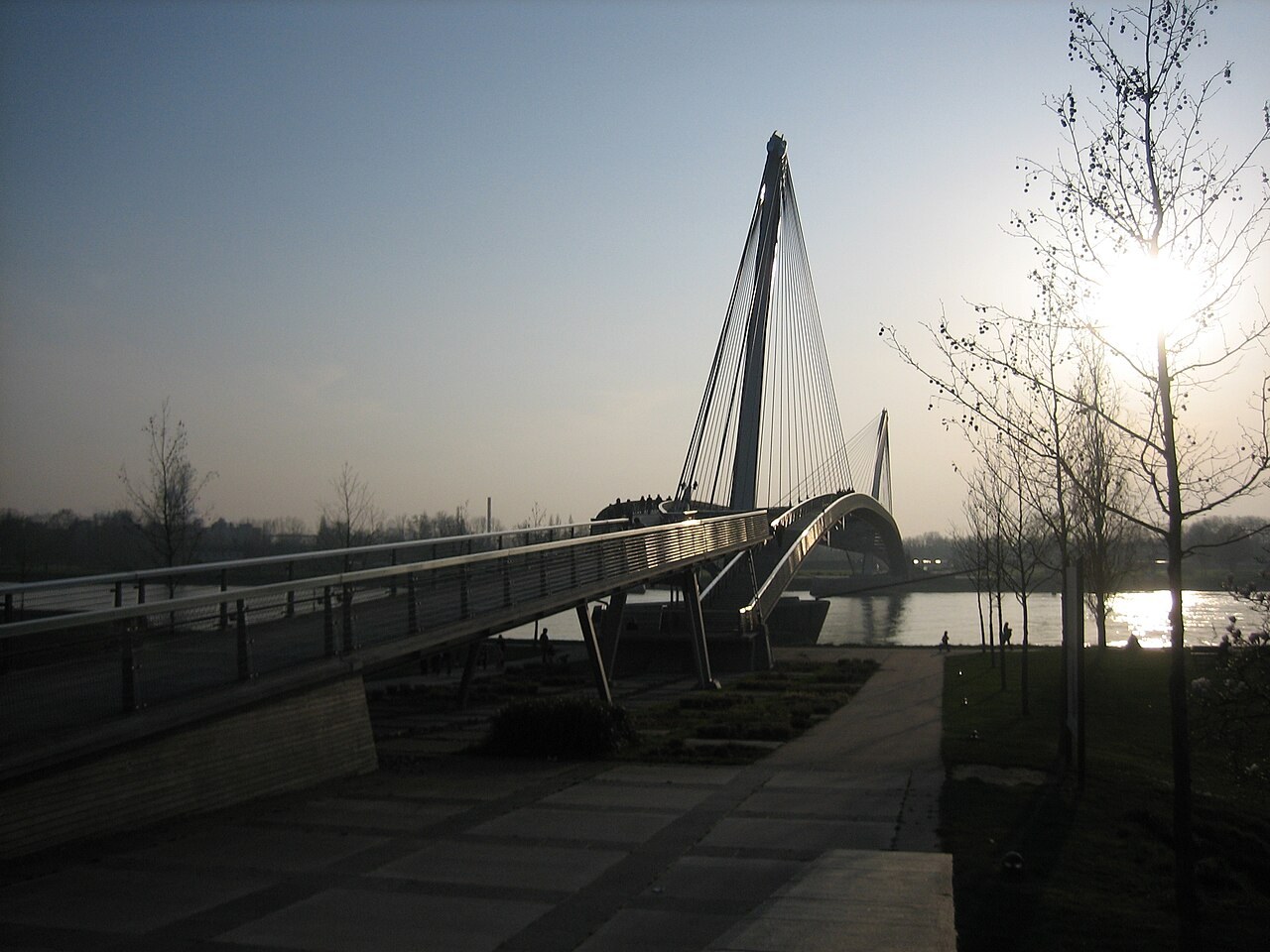 The Mimram footbridge seen from the Kehl bank towards Strasbourg.