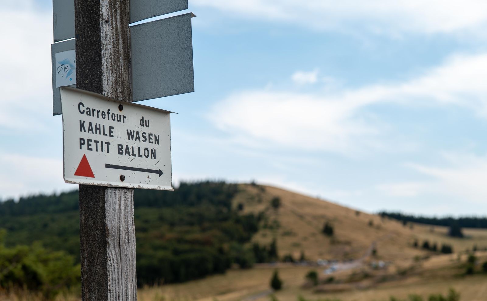 A sign for Kahle Wasen and Petit Ballon beside open Vosges terrain.